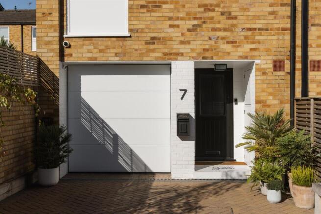 Ashdon Close, IG8