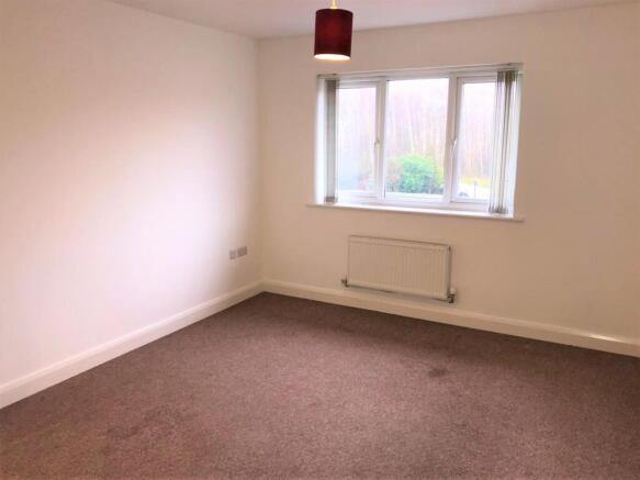 2 bed Apartment to rent Image 4