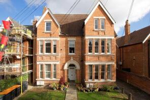 Flat 2, 3, Rothsay Road, Bedford MK40 3PW