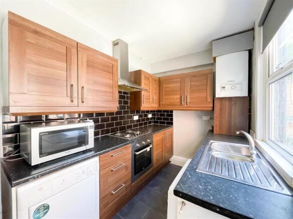 5 bed House to rent Image 9