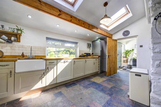 4 bed Detached for sale Image 10