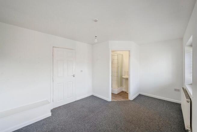 4 bed Town House for sale Image 11