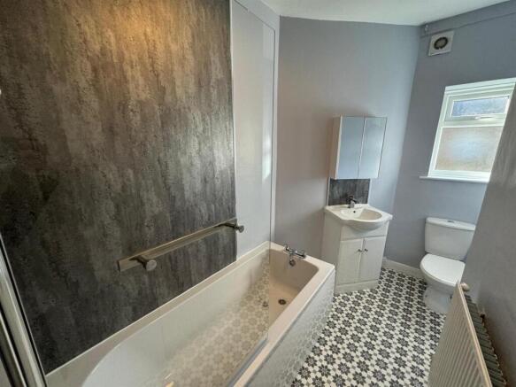 3 bed Terraced to rent Image 12