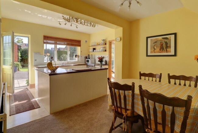 Kitchen/Dining room