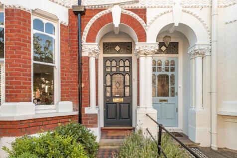 Haverfield Gardens,
Kew, TW9
