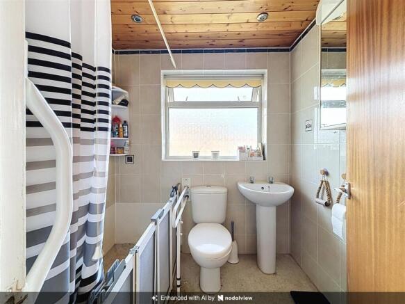 4 bed Detached for sale Image 10