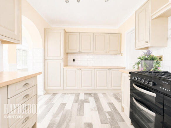 4 bed Detached for sale Image 7