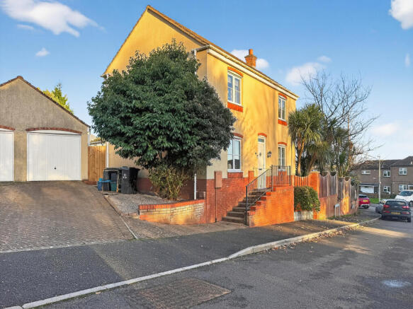 1 Highland Park - detached house with driveway and
