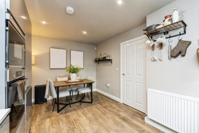 3 bed Semi-Detached for sale Image 8