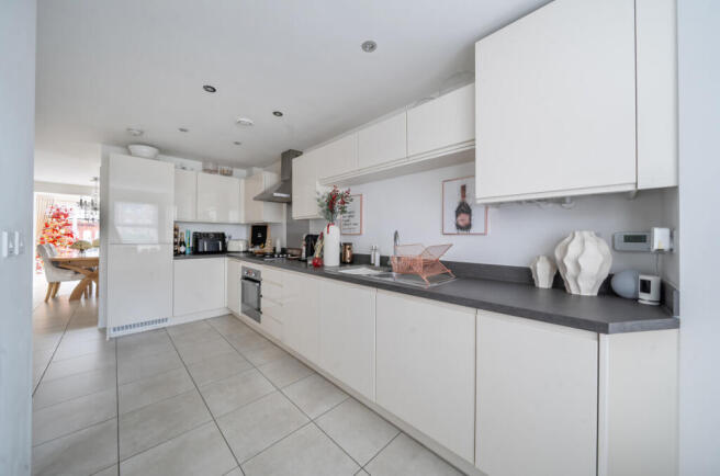 1388089-5-6932f92...