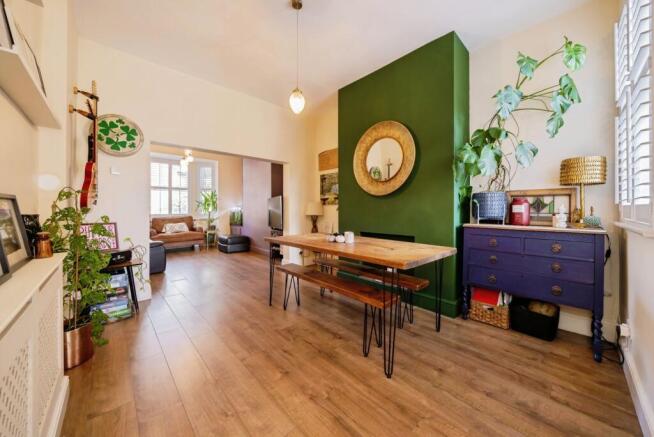Lounge/Dining Room