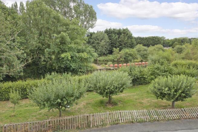 2 bed House for sale Image 9