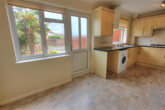 Kitchen/Dining Area: