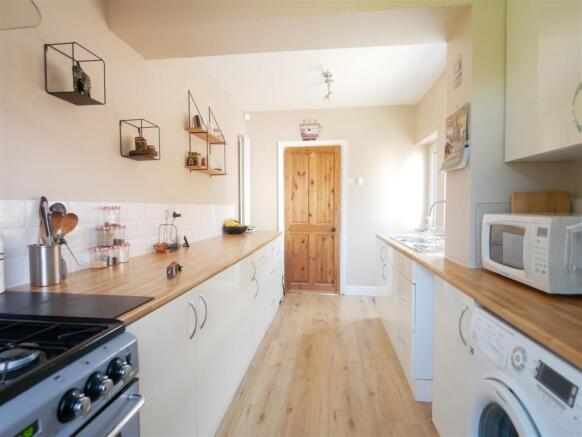 kitchen 2.JPG