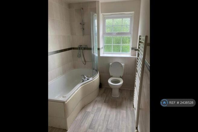 Main Bathroom 