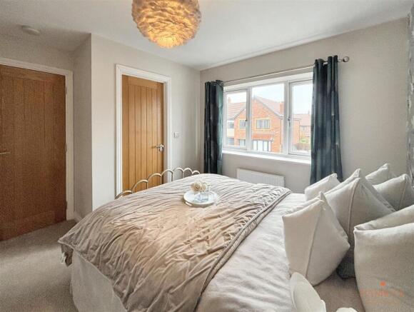 3 bed Semi-Detached for sale Image 12