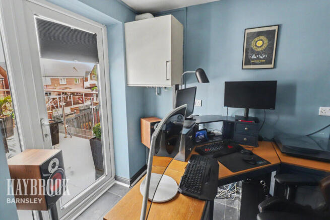 3 bed Semi-Detached for sale Image 9