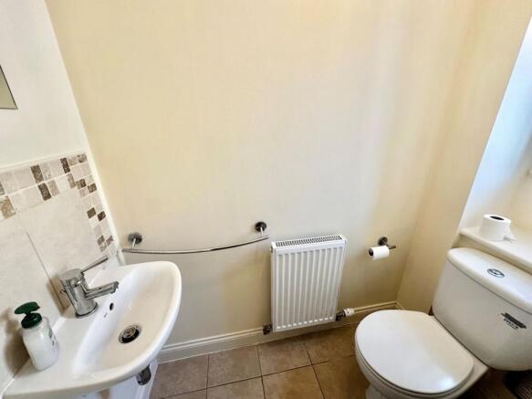 4 bed Town House to rent Image 2