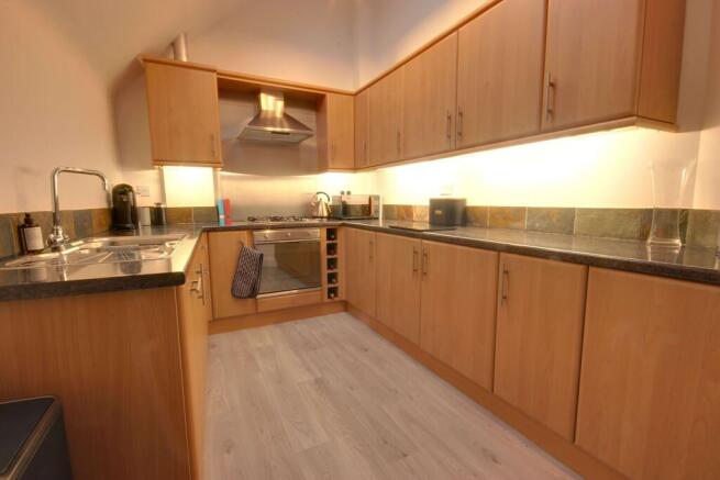 3 bed Terraced to rent Image 5