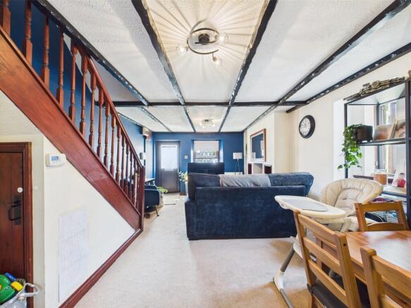 Lounge / Dining R...