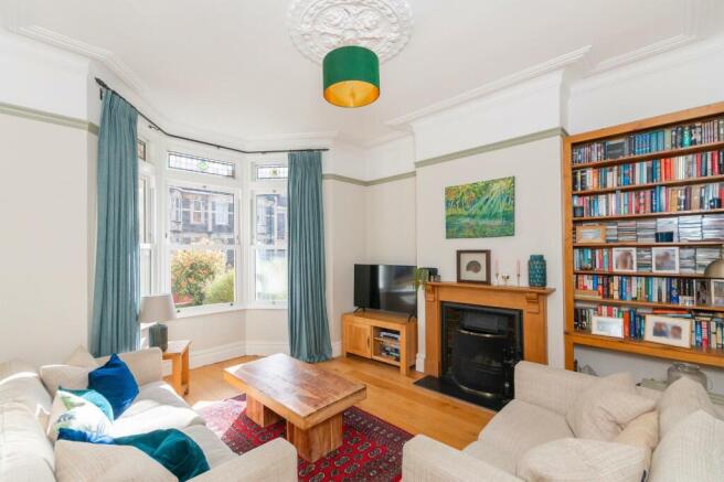 4HVK2RKE - Living Room B.jpg