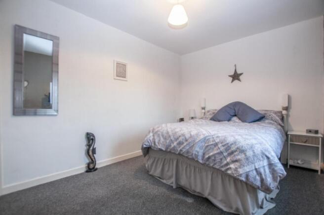 Master Bedroom (2)