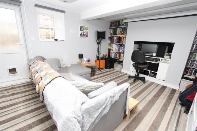 4 bed Semi-Detached for sale Image 6