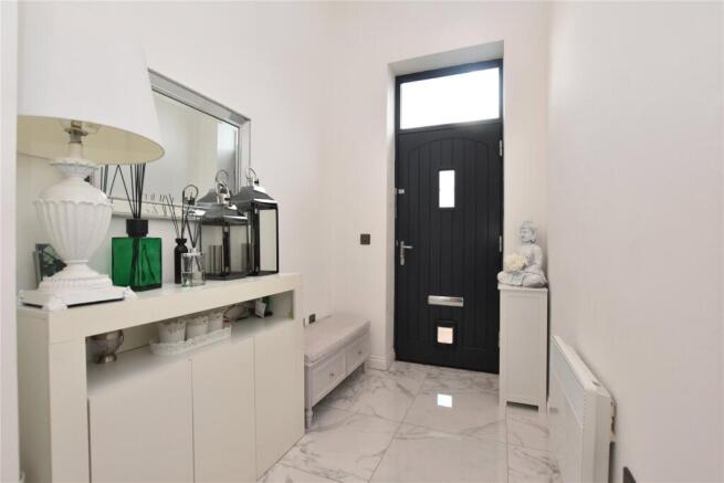 2 bed Apartment for sale Image 7