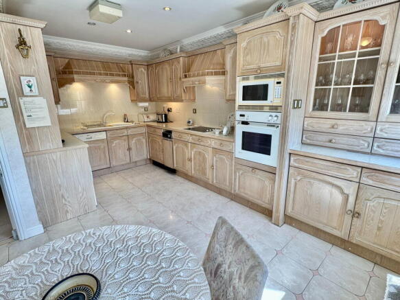 2 bed Apartment for sale Image 8