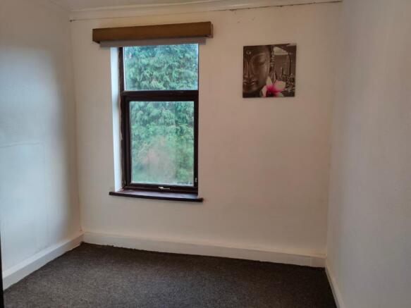 2 bed Terraced to rent Image 5