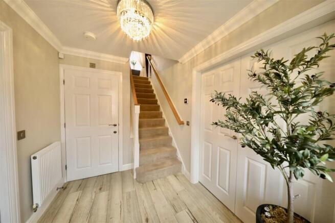 4 bed Detached for sale Image 12