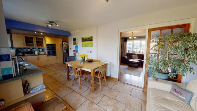 KITCHEN / DINING ROOM