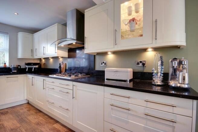 4 bed Detached for sale Image 6