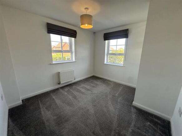 5 bed Detached for sale Image 9