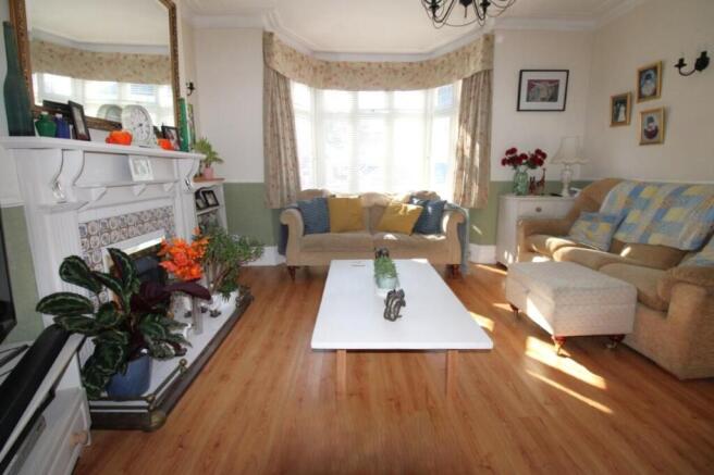 Highview Gardens, Upminster, Essex photo 4