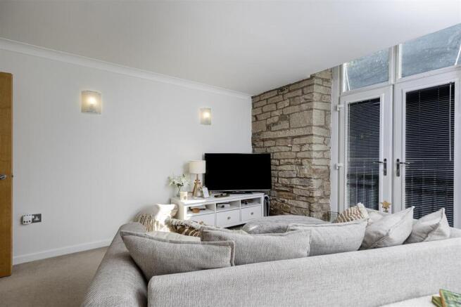 2 bed Apartment for sale Image 6