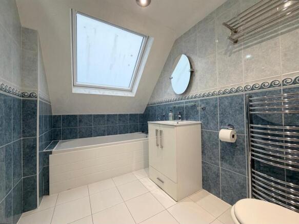 22 Northfield - Bathroom .jpeg