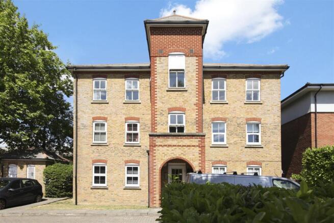 Lullingstone Lane - AguFeAEaqmOfAR87mJtV.jpg