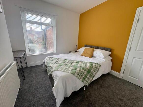 4 bed House to rent Image 10