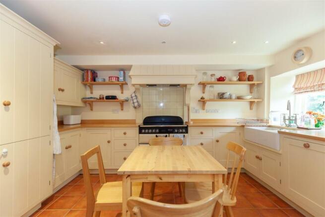 Kitchen 3.jpg