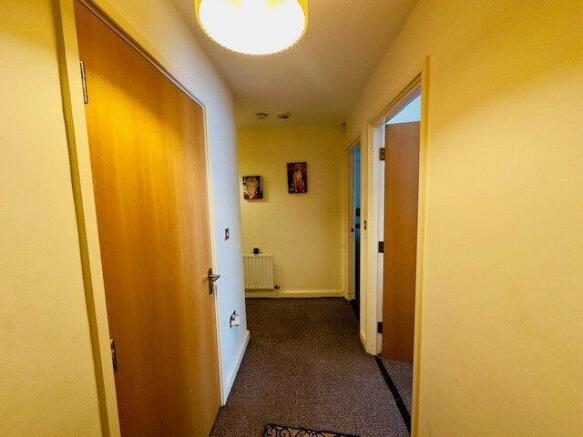 2 bed Flat for sale Image 4