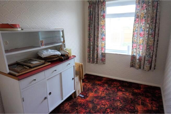 Bed 3 / Dining Room