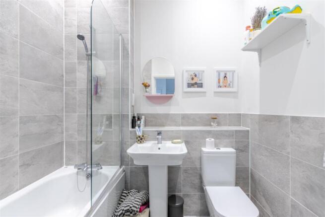 Bathroom 1.jpg