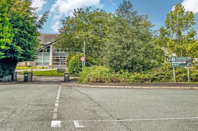 Close to Windermere High School