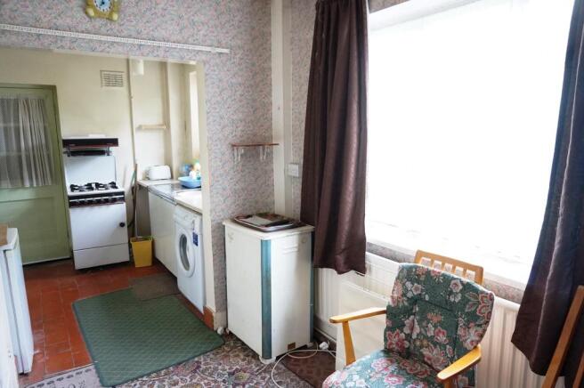 KITCHEN/DINING RO...