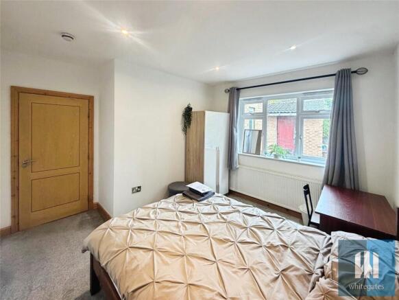 8 bed Semi-Detached to rent Image 8