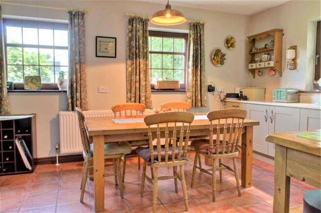 Dining area to Kitchen/Breakfast room