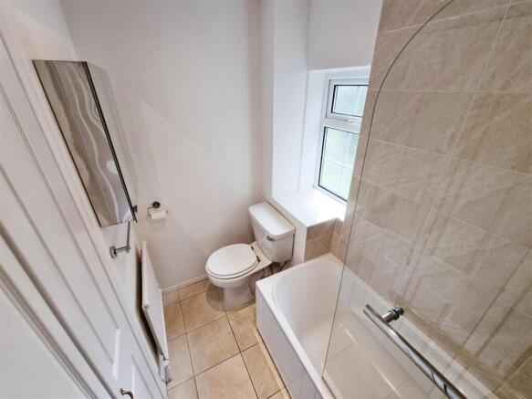 Bathroom-Bedford-Prime Choice-Best Letting Agents.