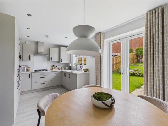 3 bed Semi-Detached for sale Image 10