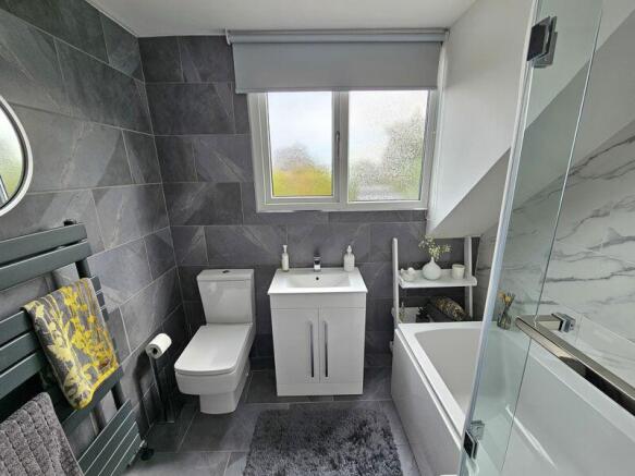 1st Floor Bathroom 25